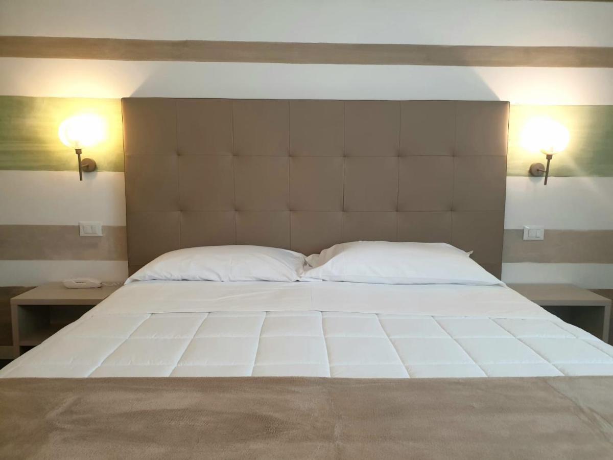 Hotel Grel Chiaramonte Gulfi Bagian luar foto