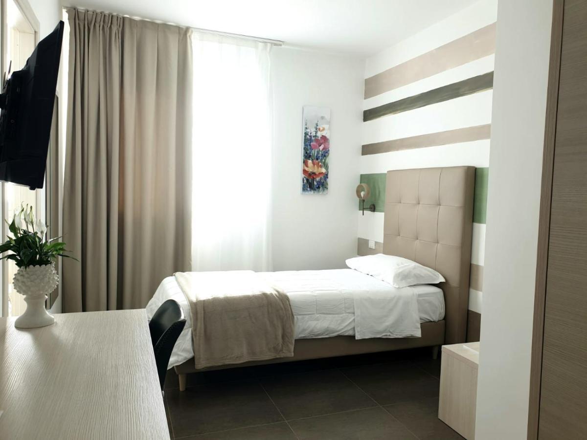 Hotel Grel Chiaramonte Gulfi Bagian luar foto