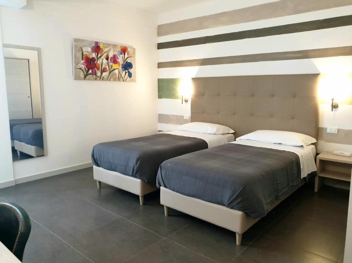 Hotel Grel Chiaramonte Gulfi Bagian luar foto