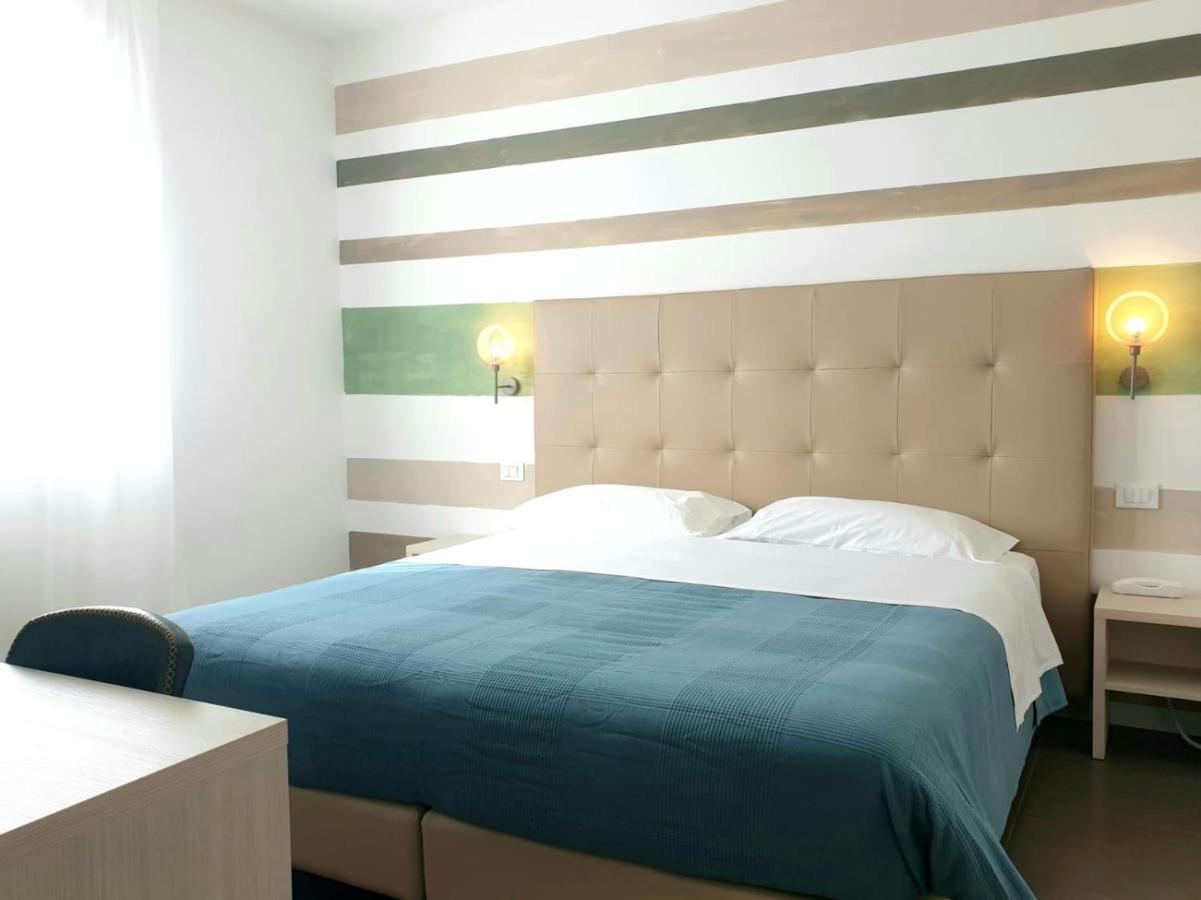 Hotel Grel Chiaramonte Gulfi Bagian luar foto