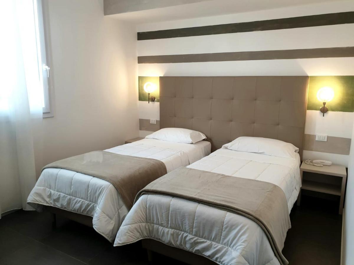 Hotel Grel Chiaramonte Gulfi Bagian luar foto