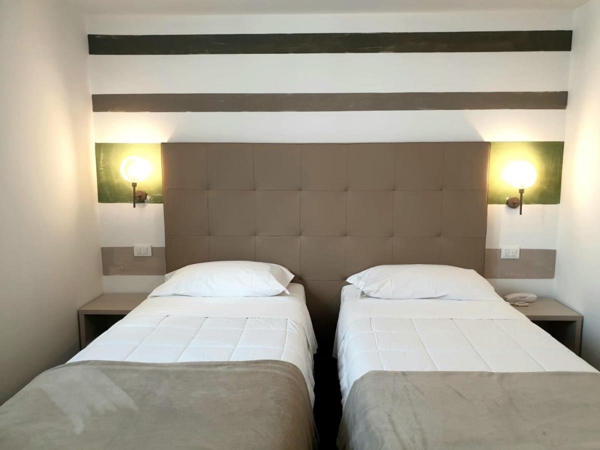 Hotel Grel Chiaramonte Gulfi Bagian luar foto
