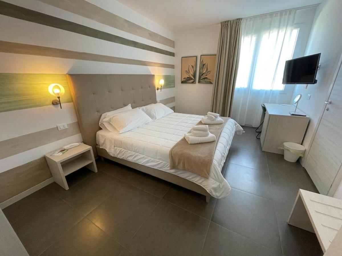 Hotel Grel Chiaramonte Gulfi Bagian luar foto