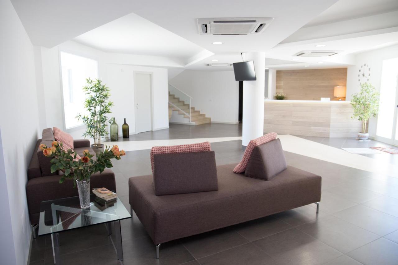 Hotel Grel Chiaramonte Gulfi Bagian luar foto